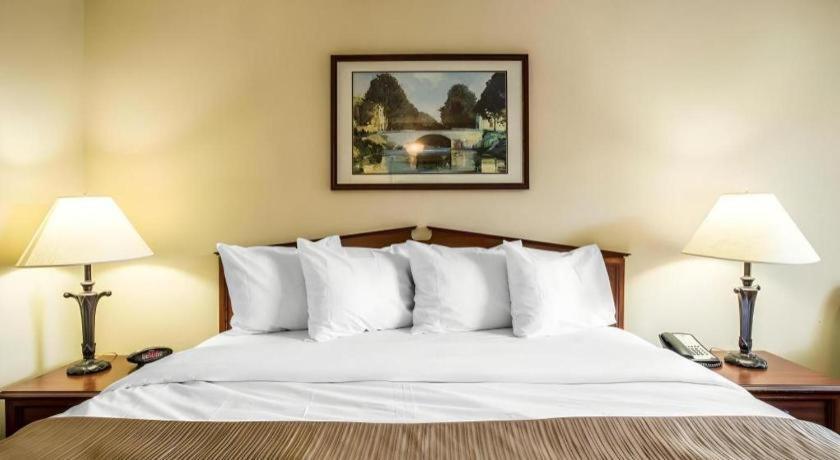 Quality Inn Bessemer I-20 Exit 108 Exterior photo