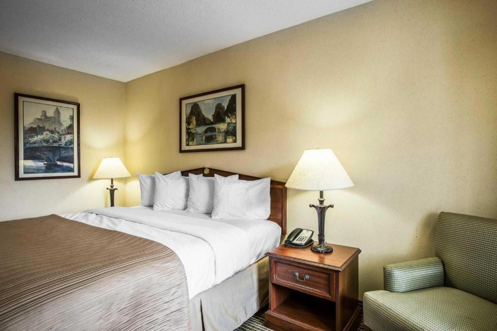 Quality Inn Bessemer I-20 Exit 108 Exterior photo