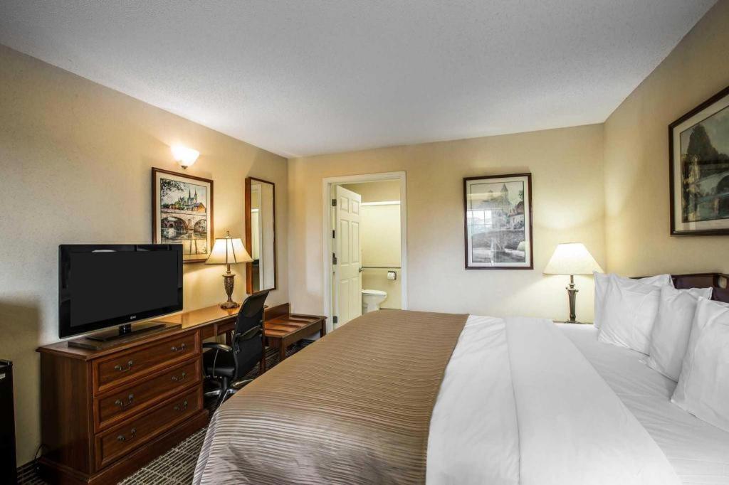 Quality Inn Bessemer I-20 Exit 108 Exterior photo