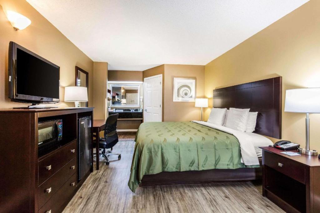 Quality Inn Bessemer I-20 Exit 108 Exterior photo