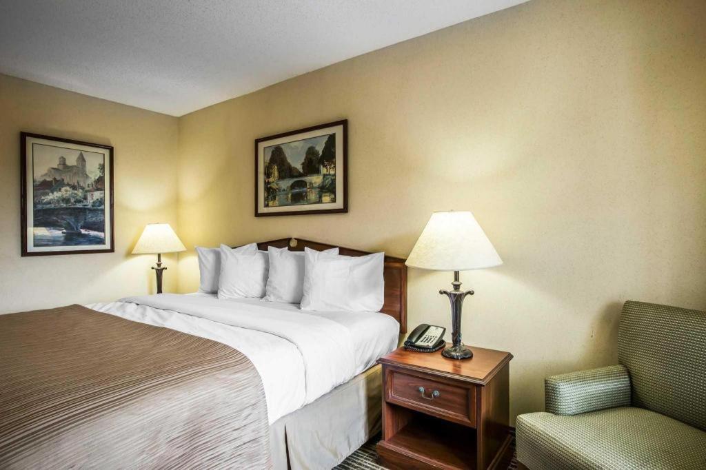 Quality Inn Bessemer I-20 Exit 108 Exterior photo