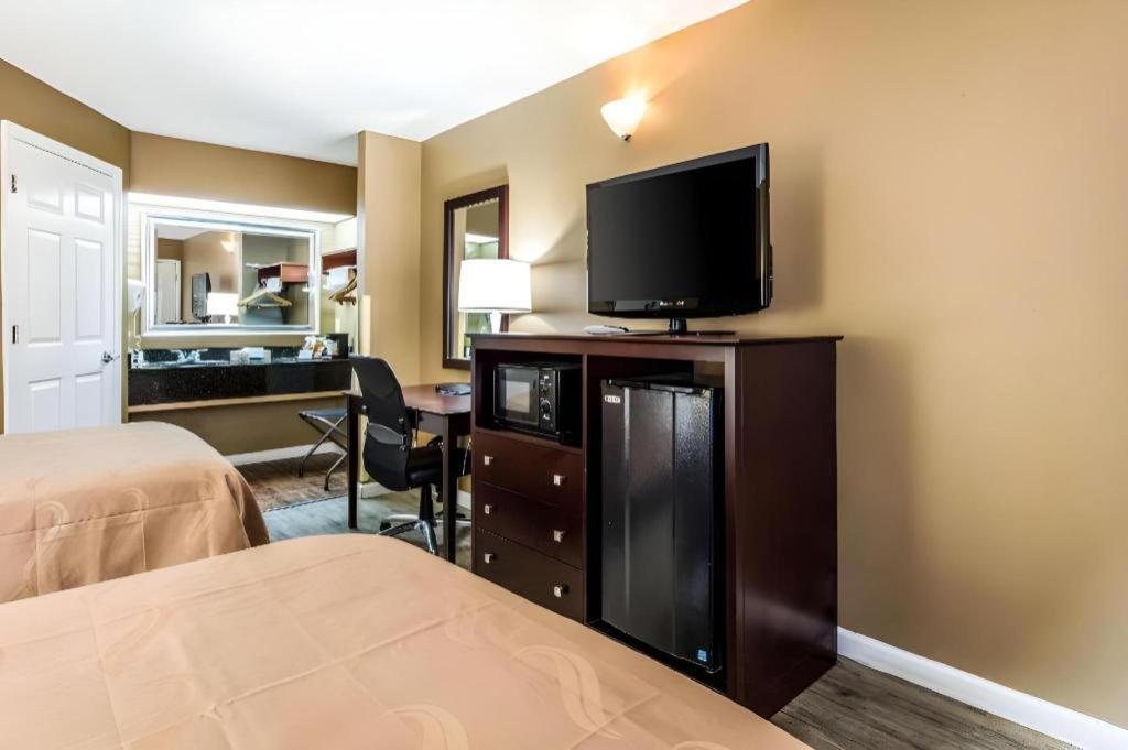 Quality Inn Bessemer I-20 Exit 108 Exterior photo