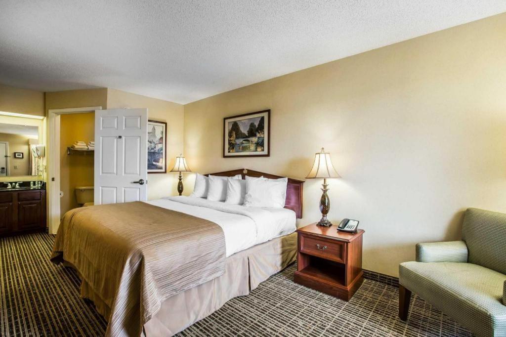 Quality Inn Bessemer I-20 Exit 108 Exterior photo
