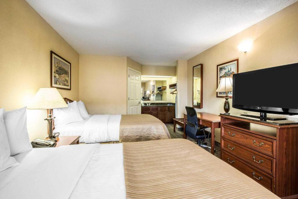 Quality Inn Bessemer I-20 Exit 108 Exterior photo